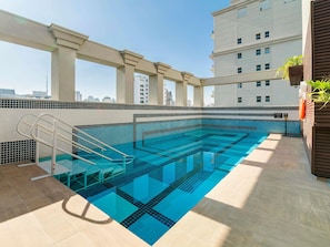 Outdoor pool, pool loungers - Novotel SP Jardins (São Paulo)