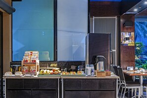 Daily buffet breakfast (BRL 75 per person)