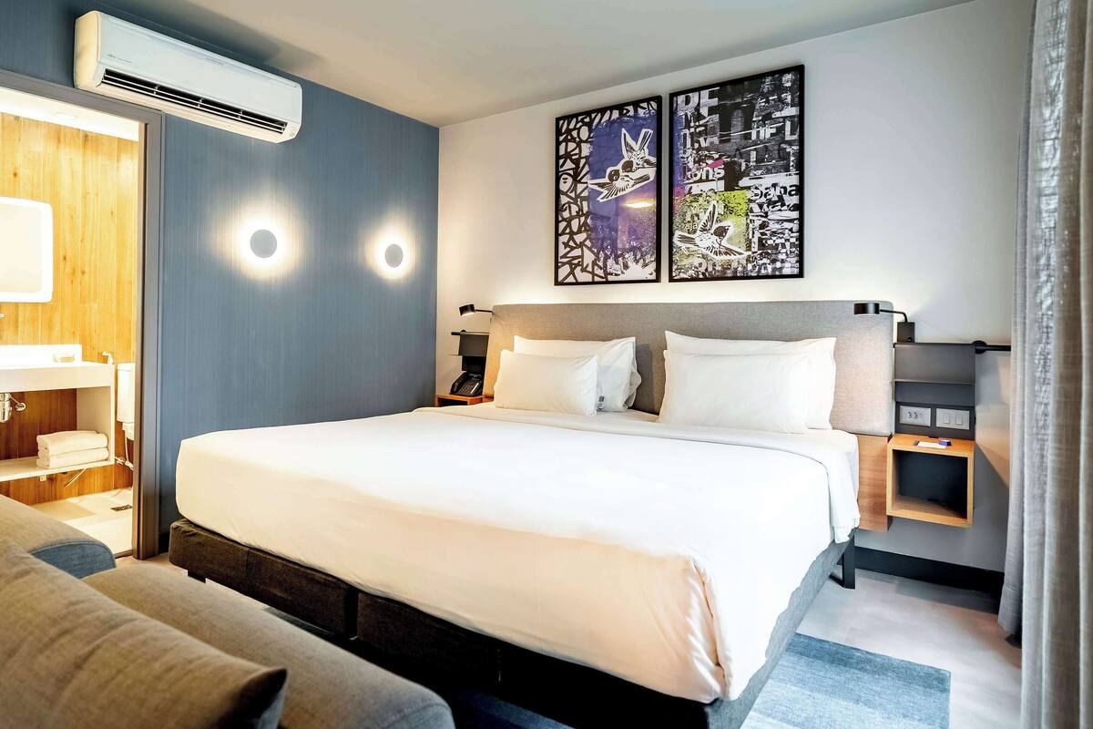 Minibar, in-room safe, laptop workspace, blackout drapes