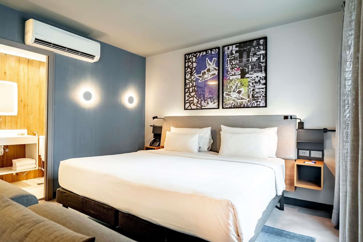 Superior Room, 1 Queen Bed | Minibar, in-room safe, laptop workspace, blackout drapes