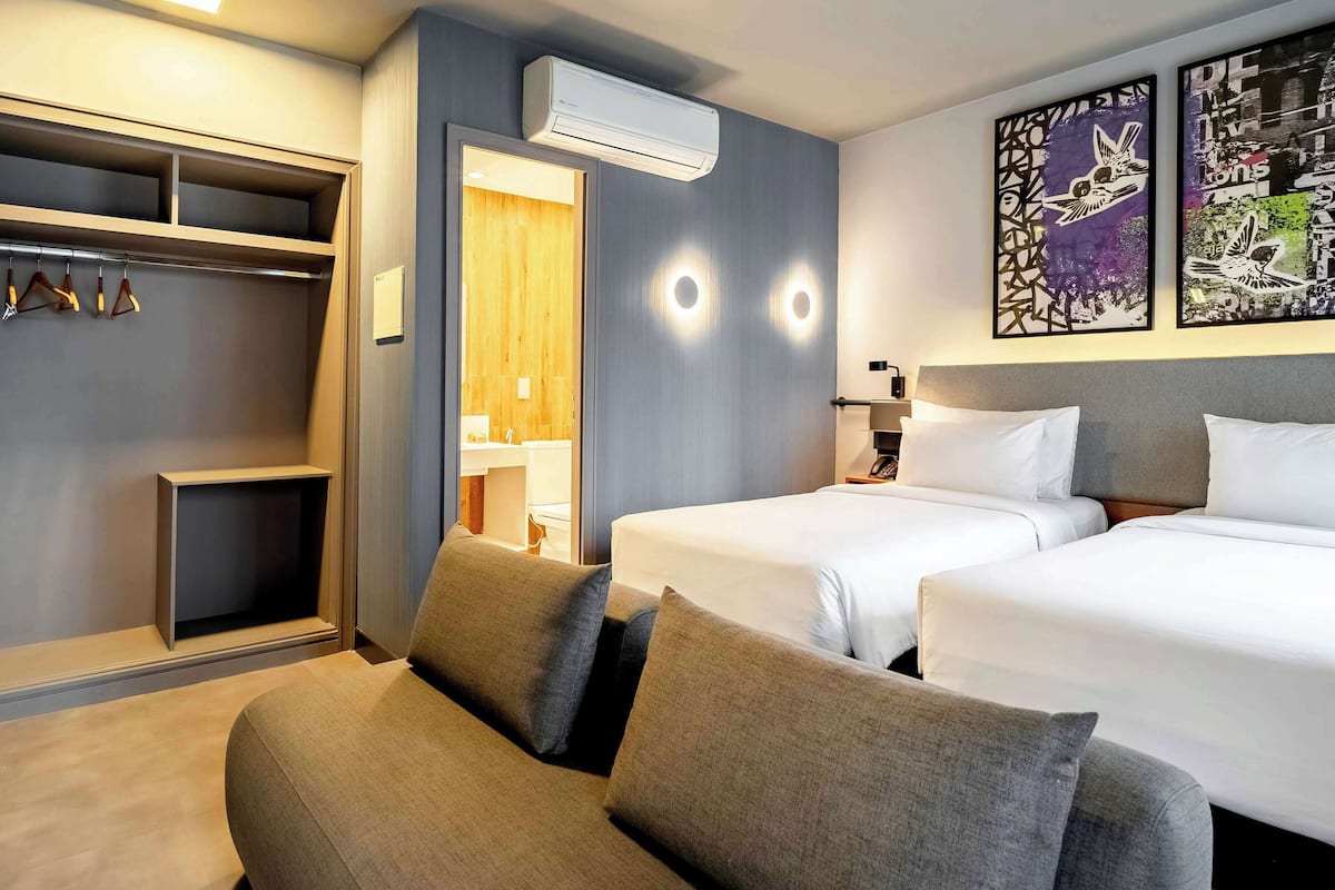 Superior Twin Room, 2 Twin Beds | Minibar, in-room safe, laptop workspace, blackout drapes