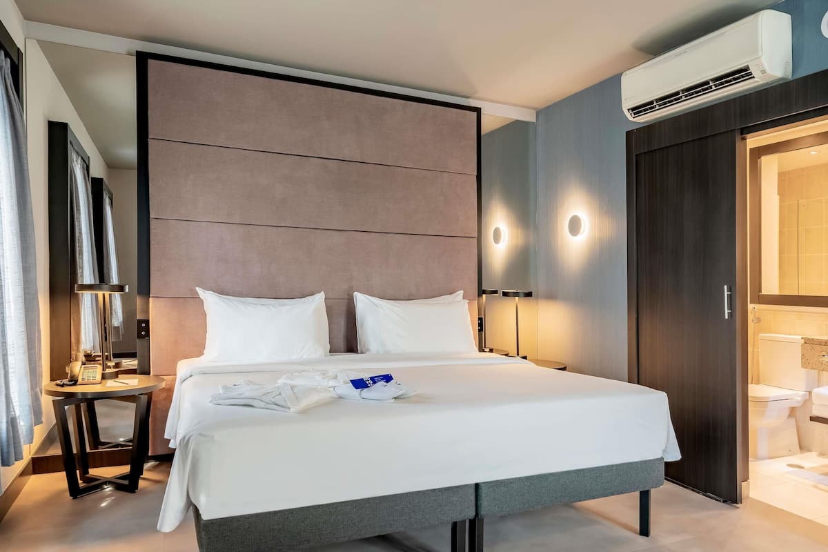 Suite Supérieure, 1 très grand lit | Minibar, coffres-forts dans les chambres