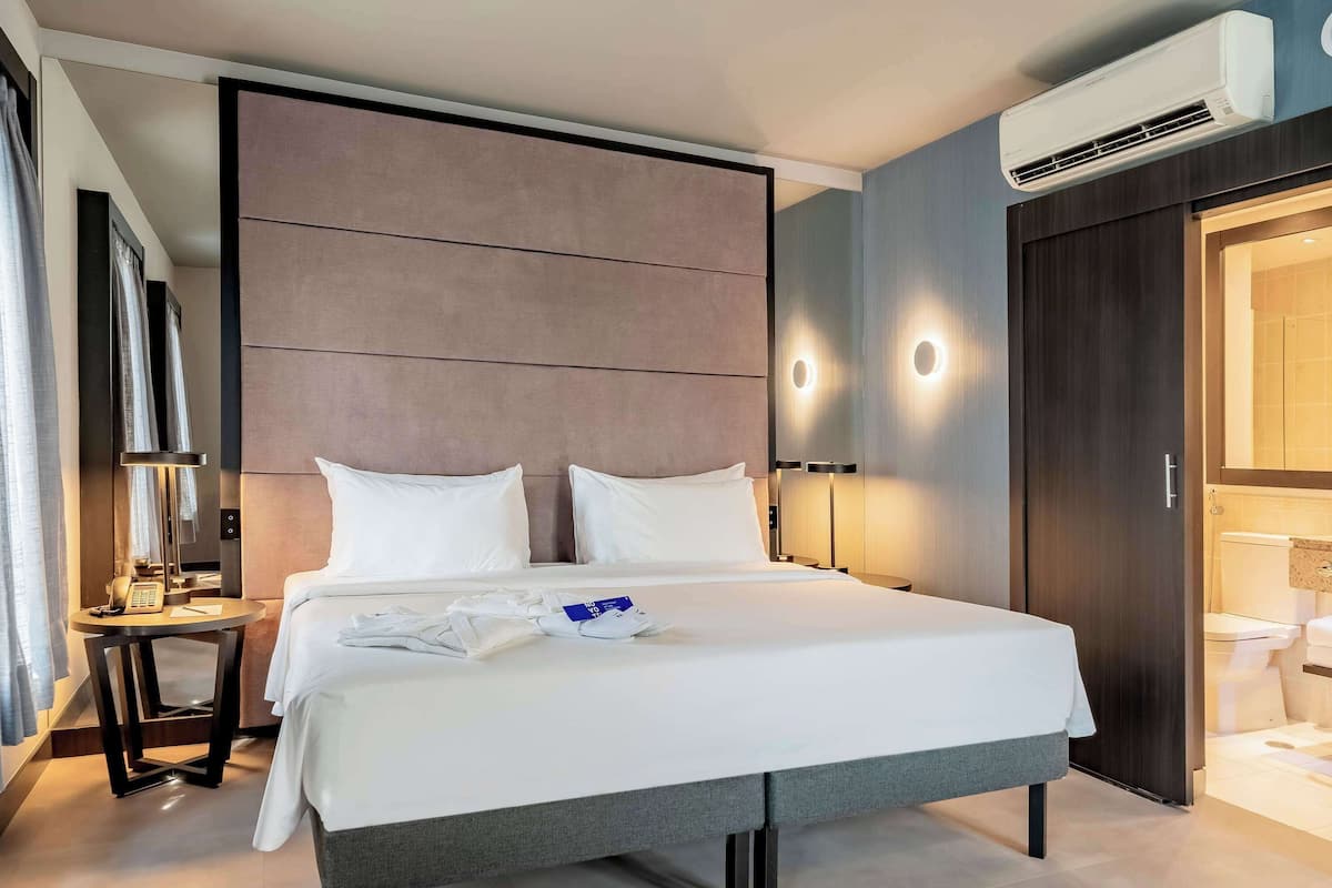 Superior Suite, 1 King Bed | Minibar, in-room safe, laptop workspace, blackout drapes