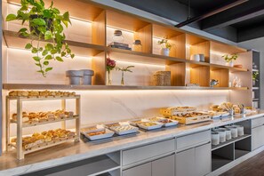 Daily buffet breakfast (BRL 52.80 per person)