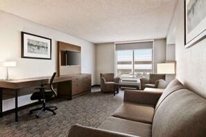 Premium bedding, in-room safe, individually decorated