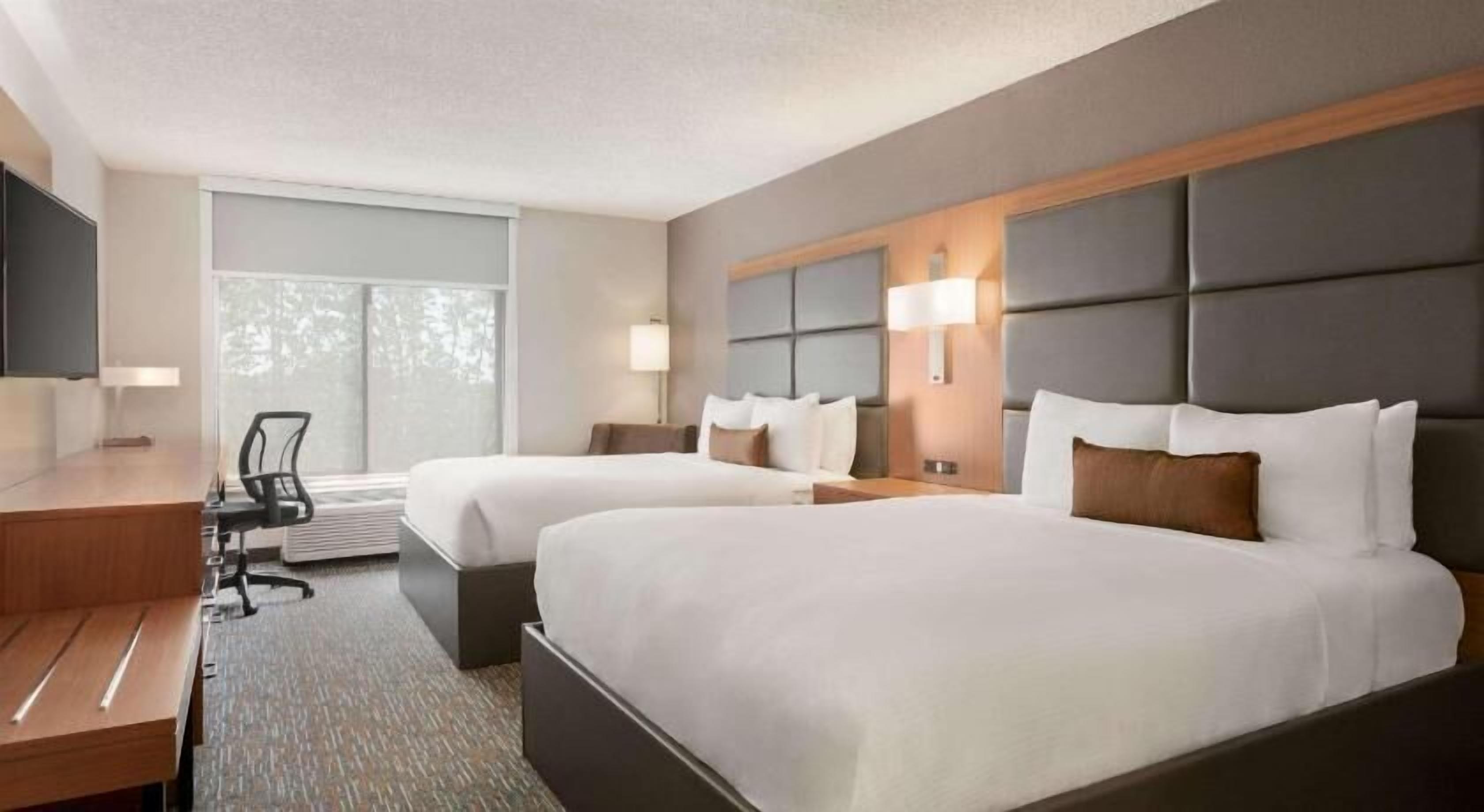 Premium bedding, in-room safe, individually decorated