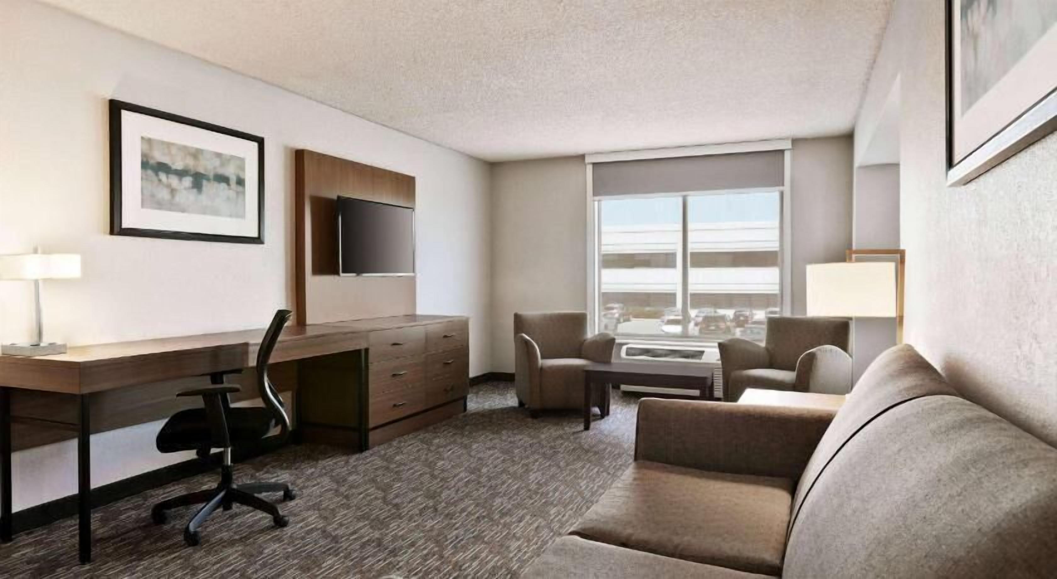 Living area | 32-inch flat-screen TV with cable channels, TV