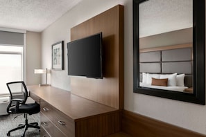 Premium bedding, in-room safe, individually decorated