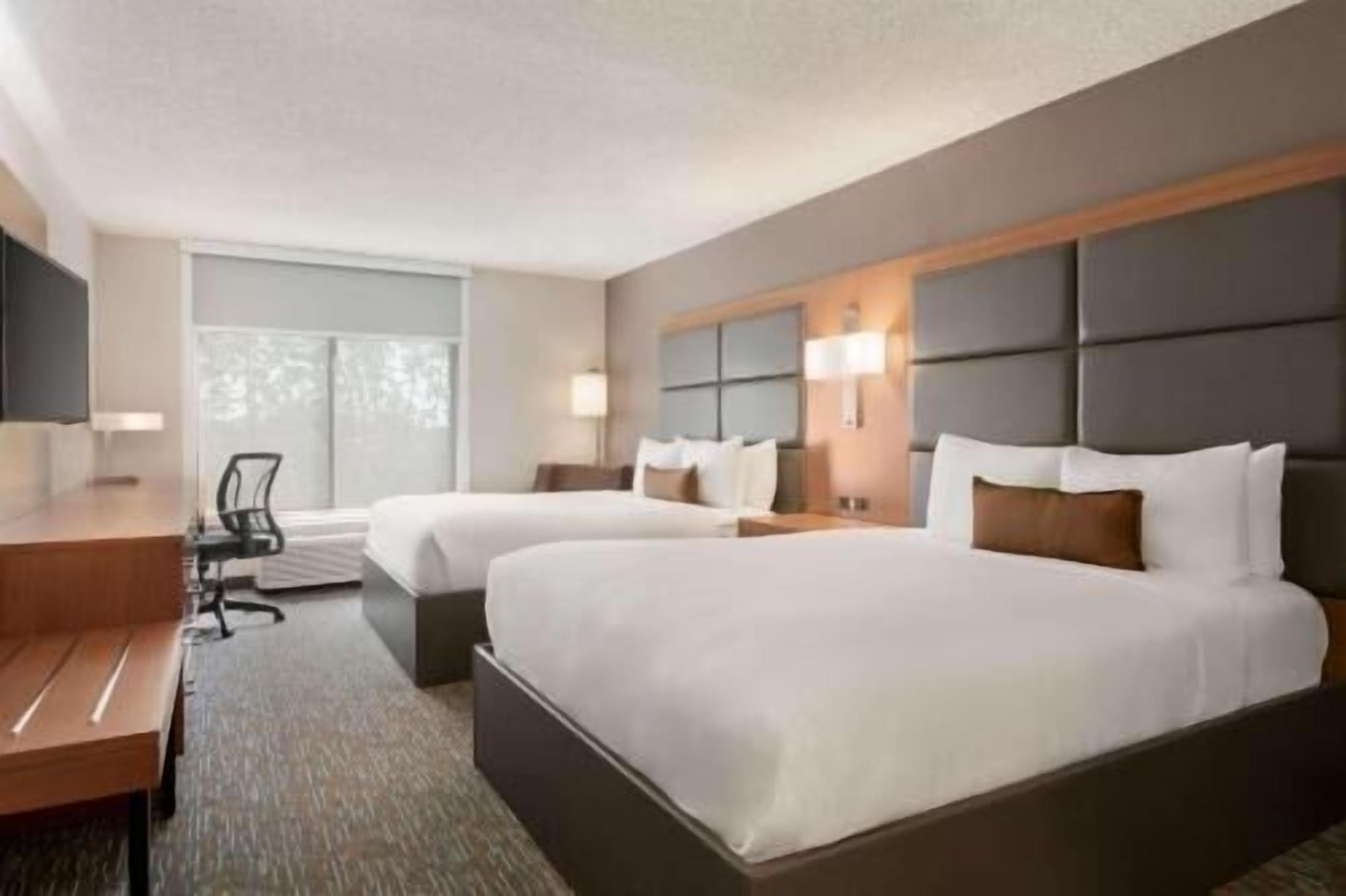 Premium bedding, in-room safe, individually decorated