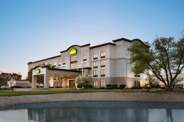 Stunning hotel entrance with a central walkway and serene water feature.