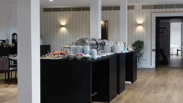 Tägliches Frühstücksbuffet (150 DKK pro Person)