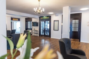 Lobby sitting area - Hotel Phønix (Aalborg)