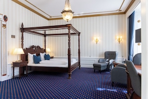 Junior Room, 1 Double Bed | Hypo-allergenic bedding, desk, free WiFi, bed sheets - Hotel Phønix (Aalborg)