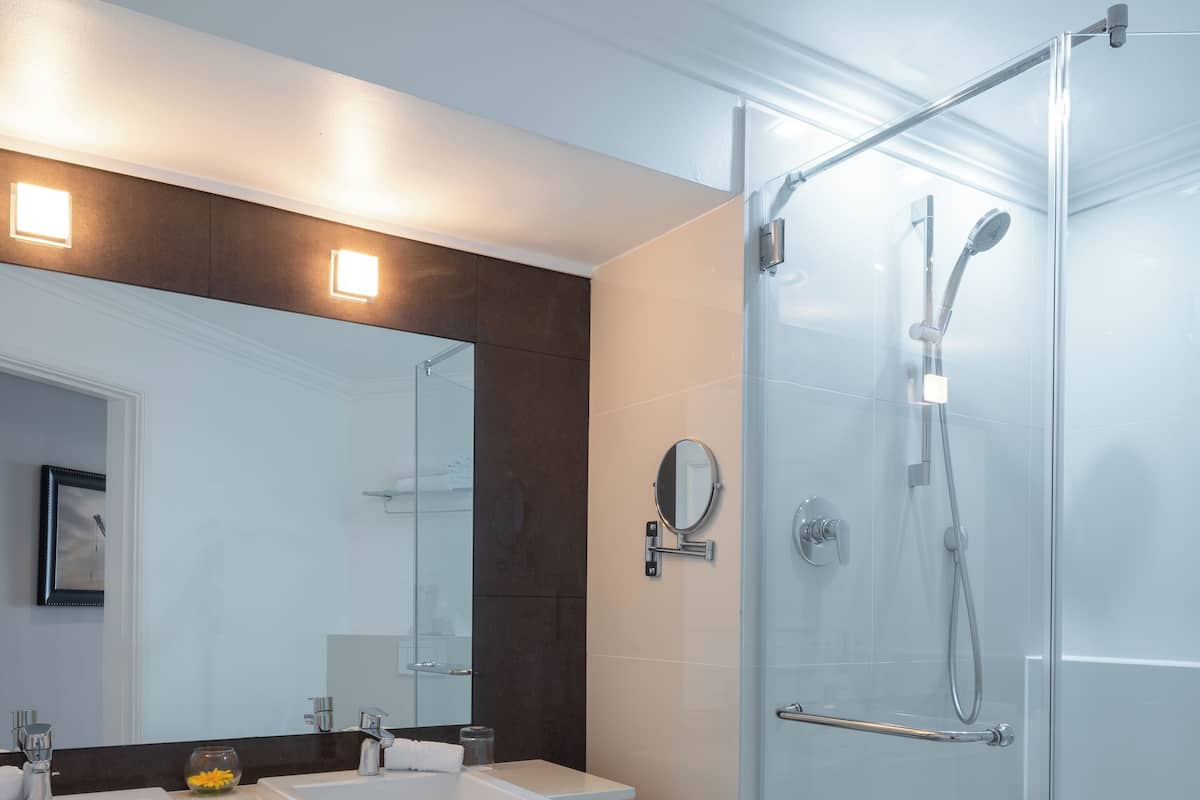 Standard Room, Partial Sea View | Minibar, in-room safe, desk, laptop workspace