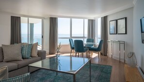 Suite | Balcony - Radisson Collection Hotel, Waterfront Cape Town (Cape Town)