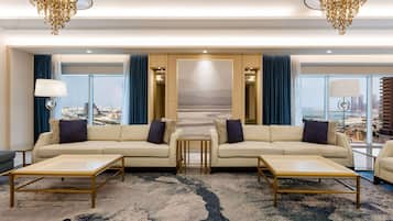 Minibar, coffres-forts dans les chambres, bureau