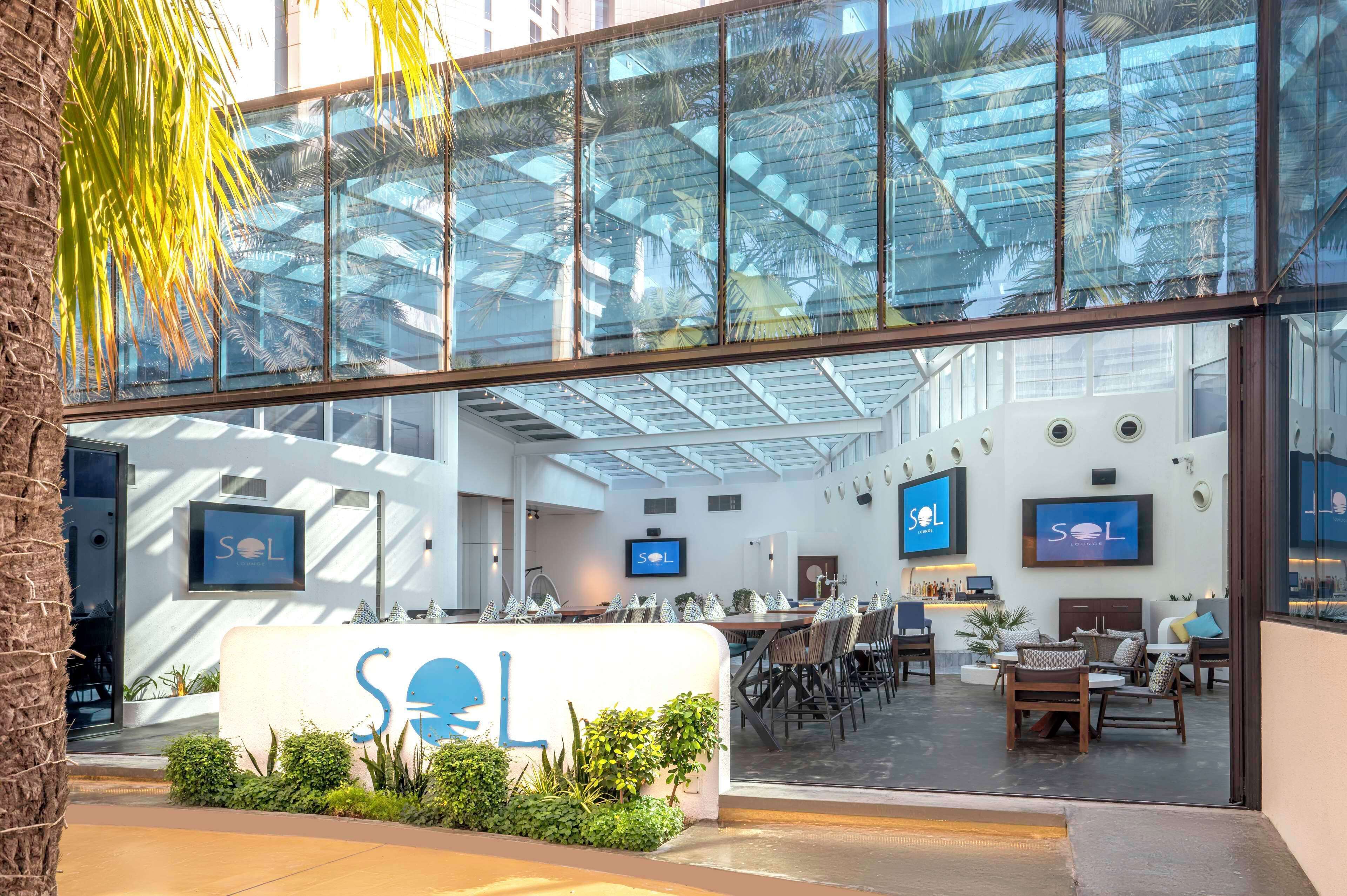 3 restaurants, breakfast, lunch, dinner served; international cuisine