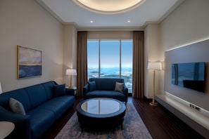 Minibar, in-room safe, desk, laptop workspace - The Diplomat Radisson BLU Hotel, Residence & Spa (Manama)