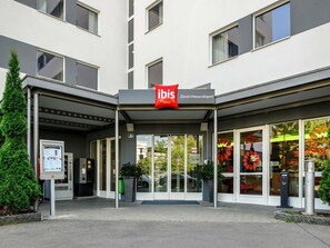 Exterior - ibis Zurich Messe-Airport (Zürich)