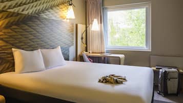 In-room safe, desk, laptop workspace, free WiFi