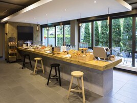 Lunch and dinner served, Regional cuisine