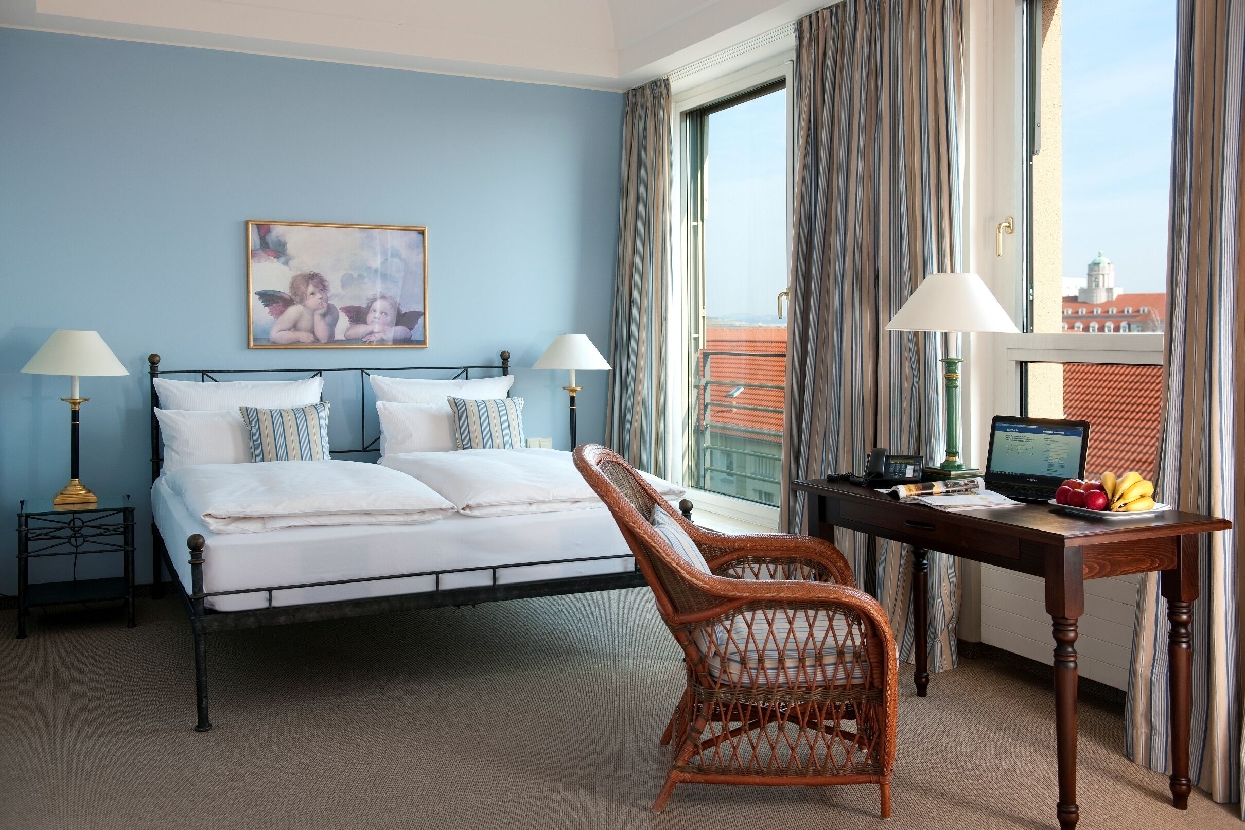 premium bedding, pillow-top beds, minibar, in-room safe