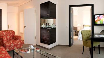 Suite (Toscana) | Premium bedding, pillowtop beds, minibar, in-room safe