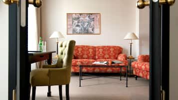 Suite (Toscana) | Living area | Flat-screen TV