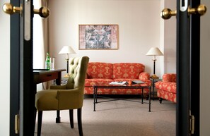 Suite (Toscana) | Living area | Flat-screen TV