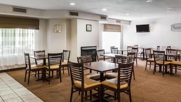 Sudah termasuk sarapan prasmanan setiap hari