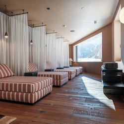 Sauna, hot tub, steam room, Turkish bath/hammam, body treatments