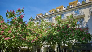 A hotel with balconies and a sign that reads "Sorell Speer Hotels Switzerland". - Sorell Boutique-Hotel Speer Rapperswil (Rapperswil-Jona)