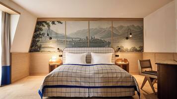 Suite | Een kluis op de kamer, een bureau, verduisterende gordijnen