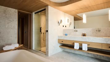 Suite | Baño | Amenidades de baño gratuitas, secadora de cabello, toallas