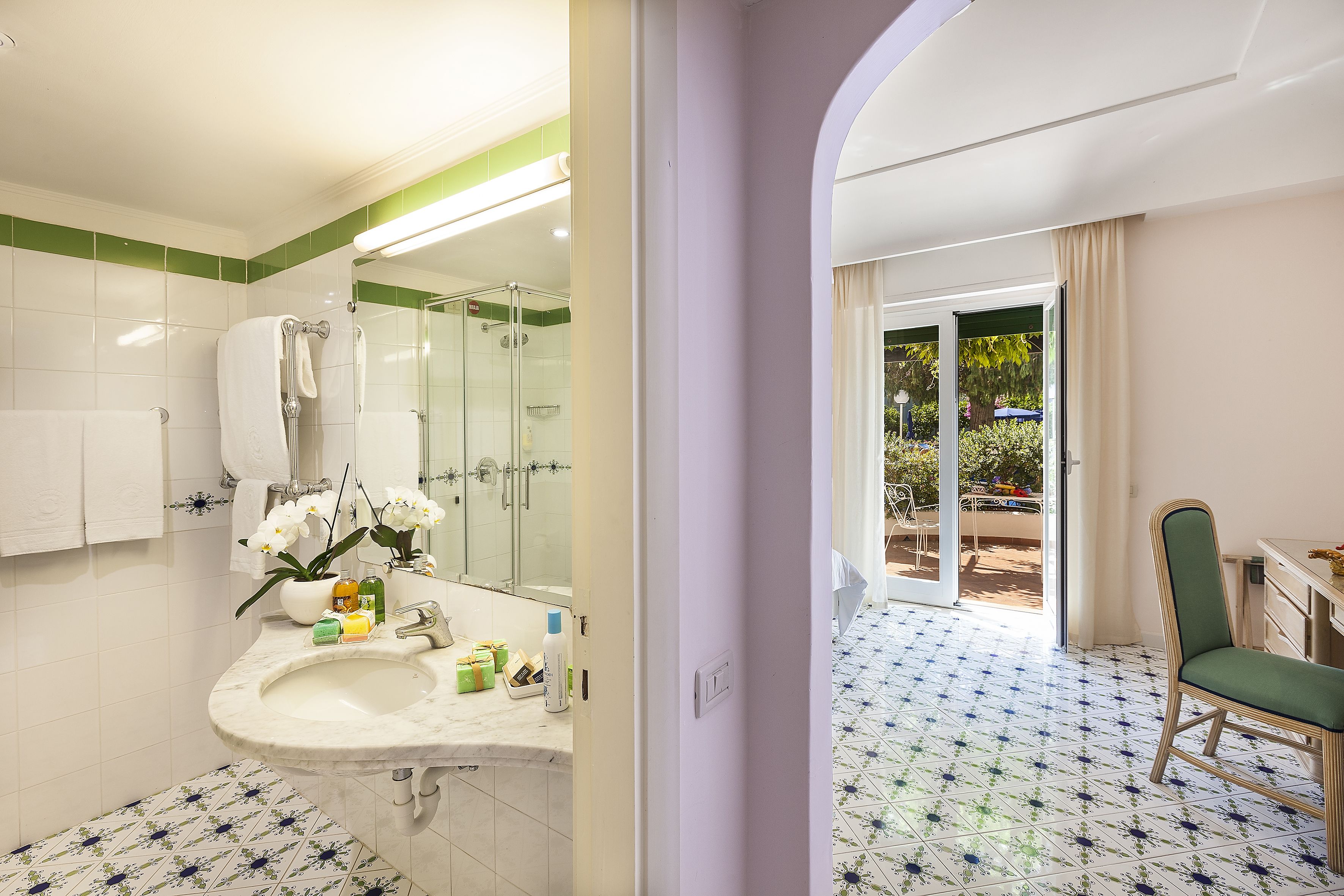 minibar, in-room safe, desk, free wifi