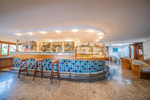 Poolside bar