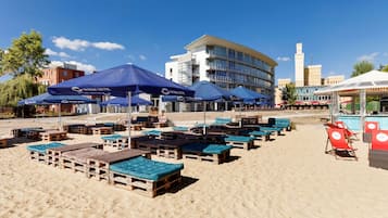 Plage privée, bar de plage, canoë