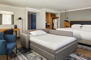 Junior Suite, 1 Bedroom | Hypo-allergenic bedding, in-room safe, blackout drapes - Edinburgh Marriott Hotel Holyrood (Edinburgh)