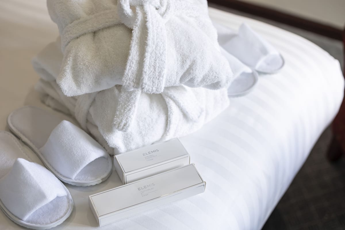 junior suite, 1 bedroom | bathroom | free toiletries, hair dryer, towels