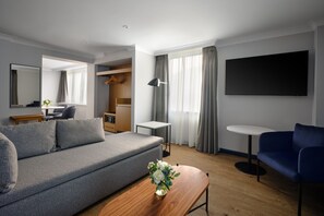 Suite – junior, 1 soverom | Allergitestet sengetøy, safe på rommet og blendingsgardiner