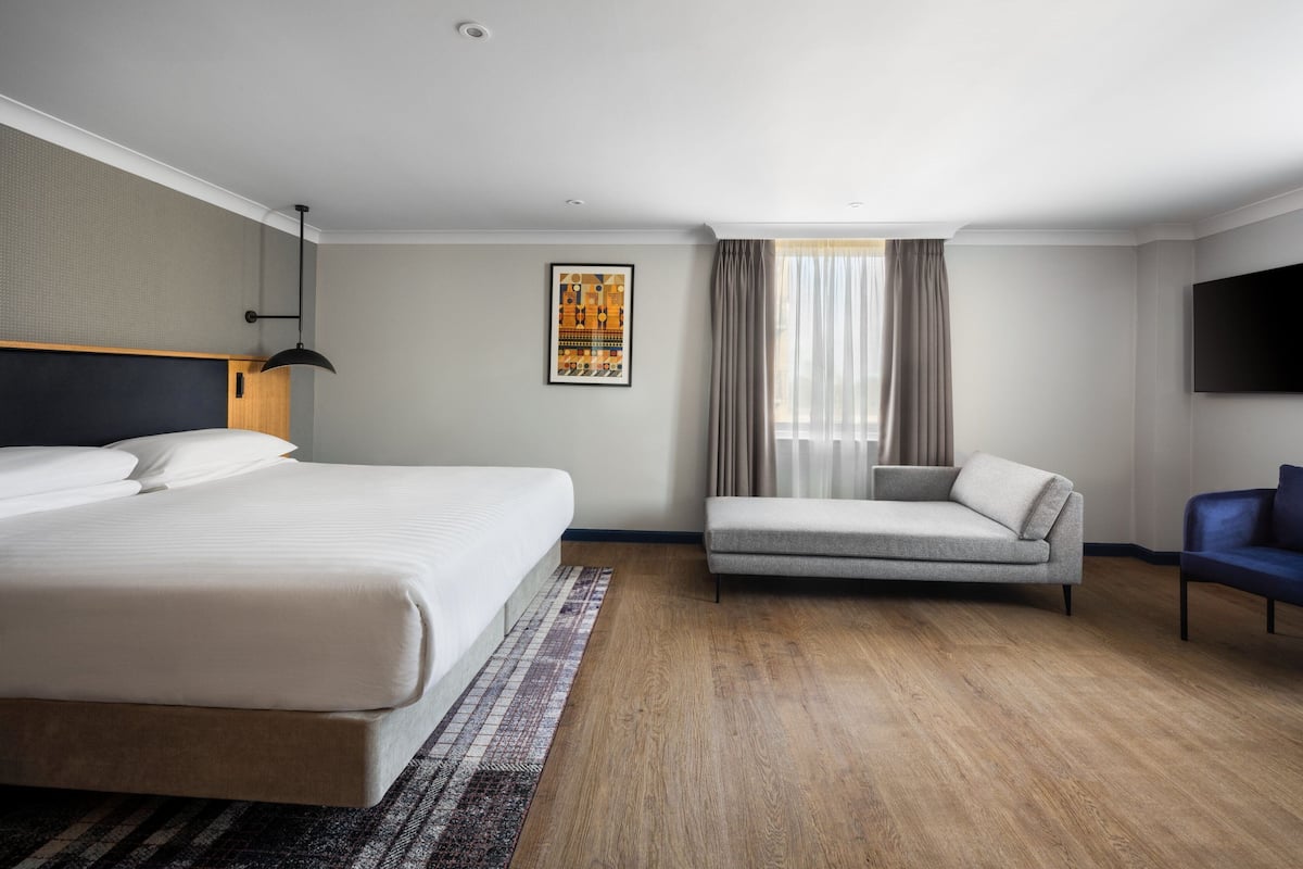 junior suite, 1 bedroom | hypo-allergenic bedding, in-room safe, blackout curtains