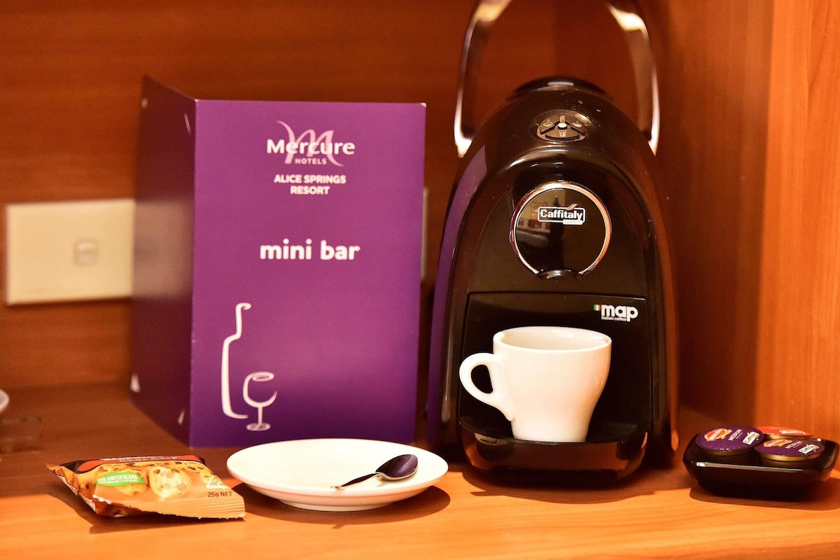 Minibar, in-room safe, desk, iron/ironing board