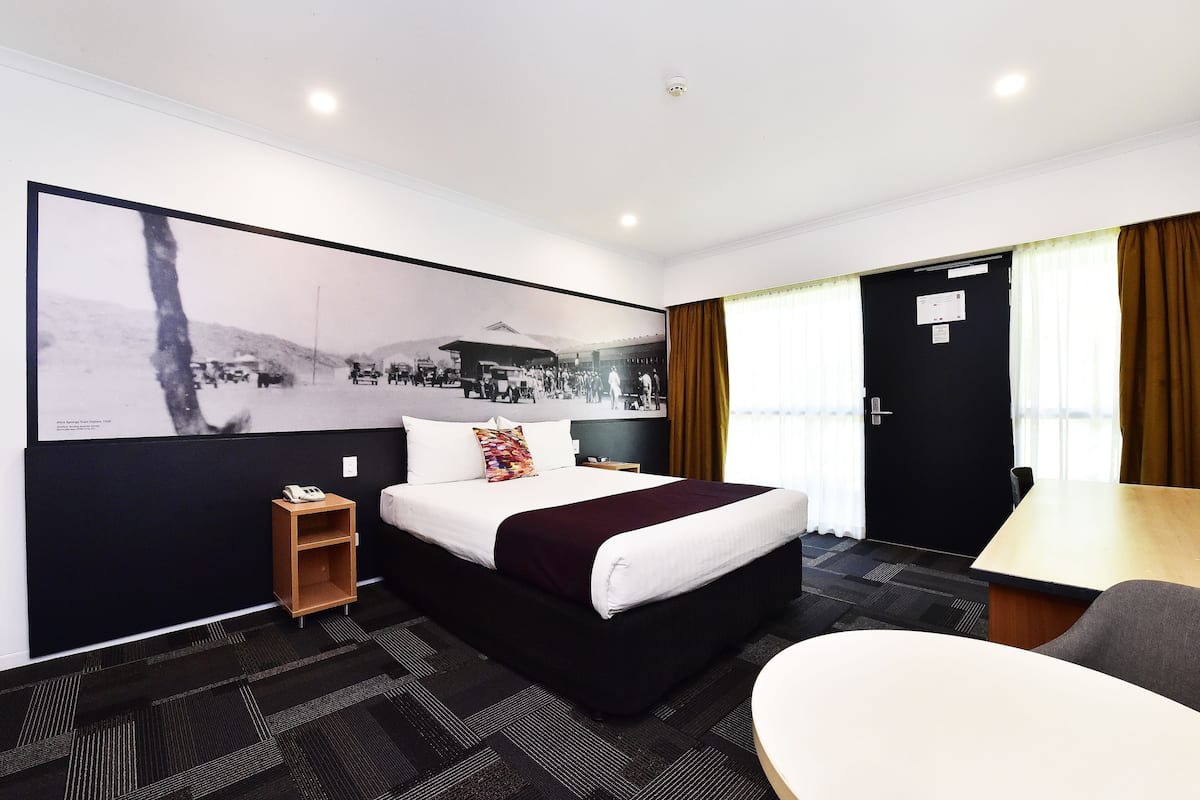 Standard Room, 1 Queen Bed