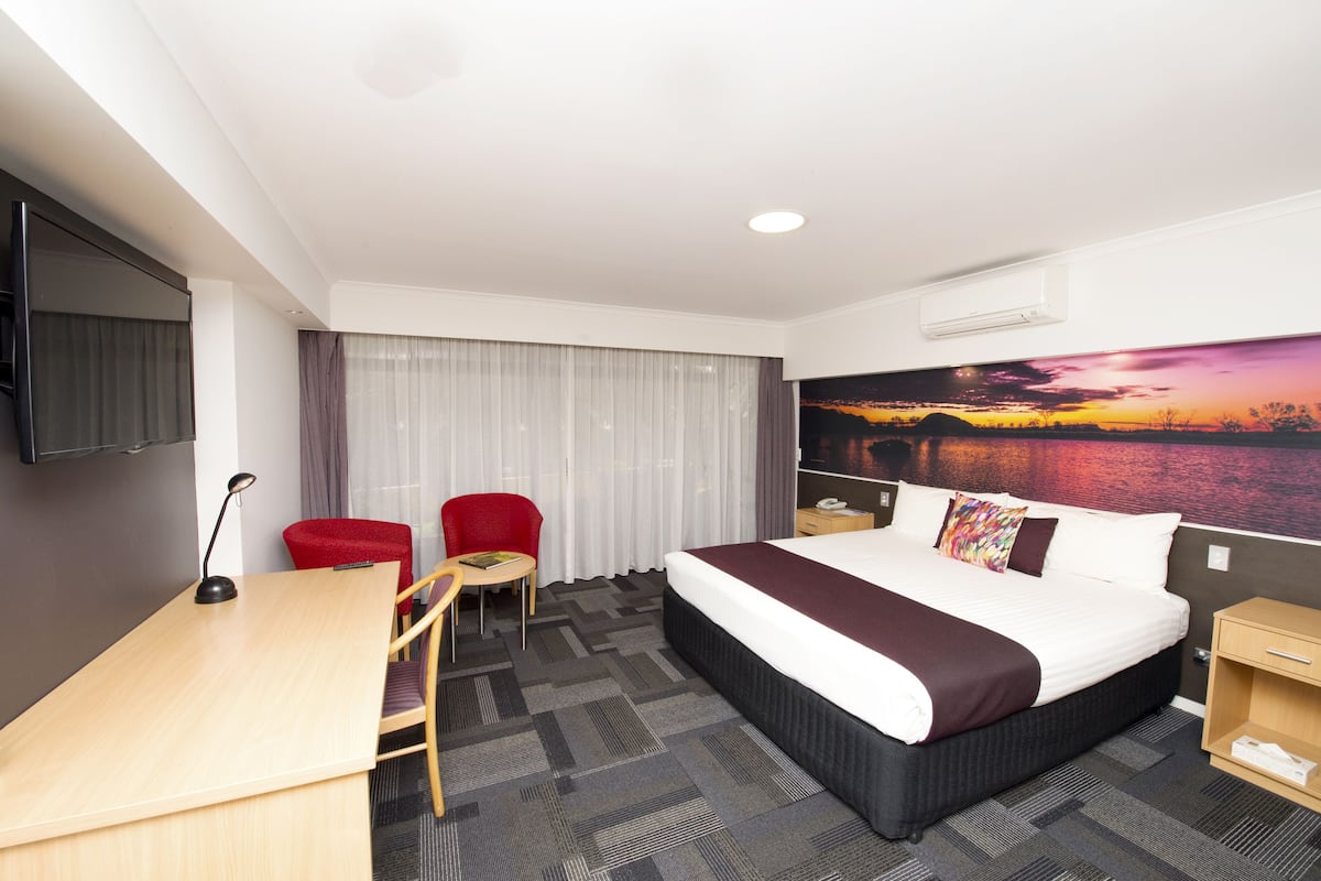 Superior Room, 1 King Bed
