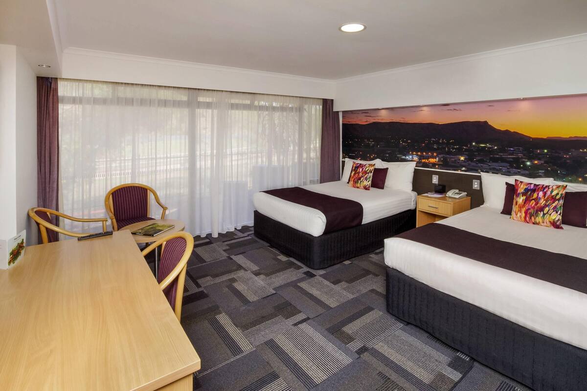 Superior Twin Room, 2 Double Beds | Minibar, in-room safe, desk, iron/ironing board