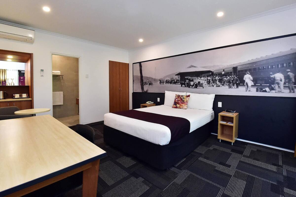 Quarto standard, 1 cama Queen | Frigobar, cofres nos quartos, escrivaninha