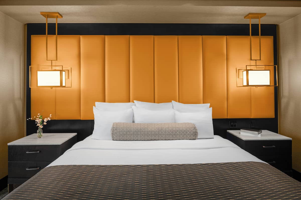 Suite, 1 cama King size, vista al campo de golf (Suite Golf View King Bed) | Ropa de cama de alta calidad, camas con pillow-top y minibar 