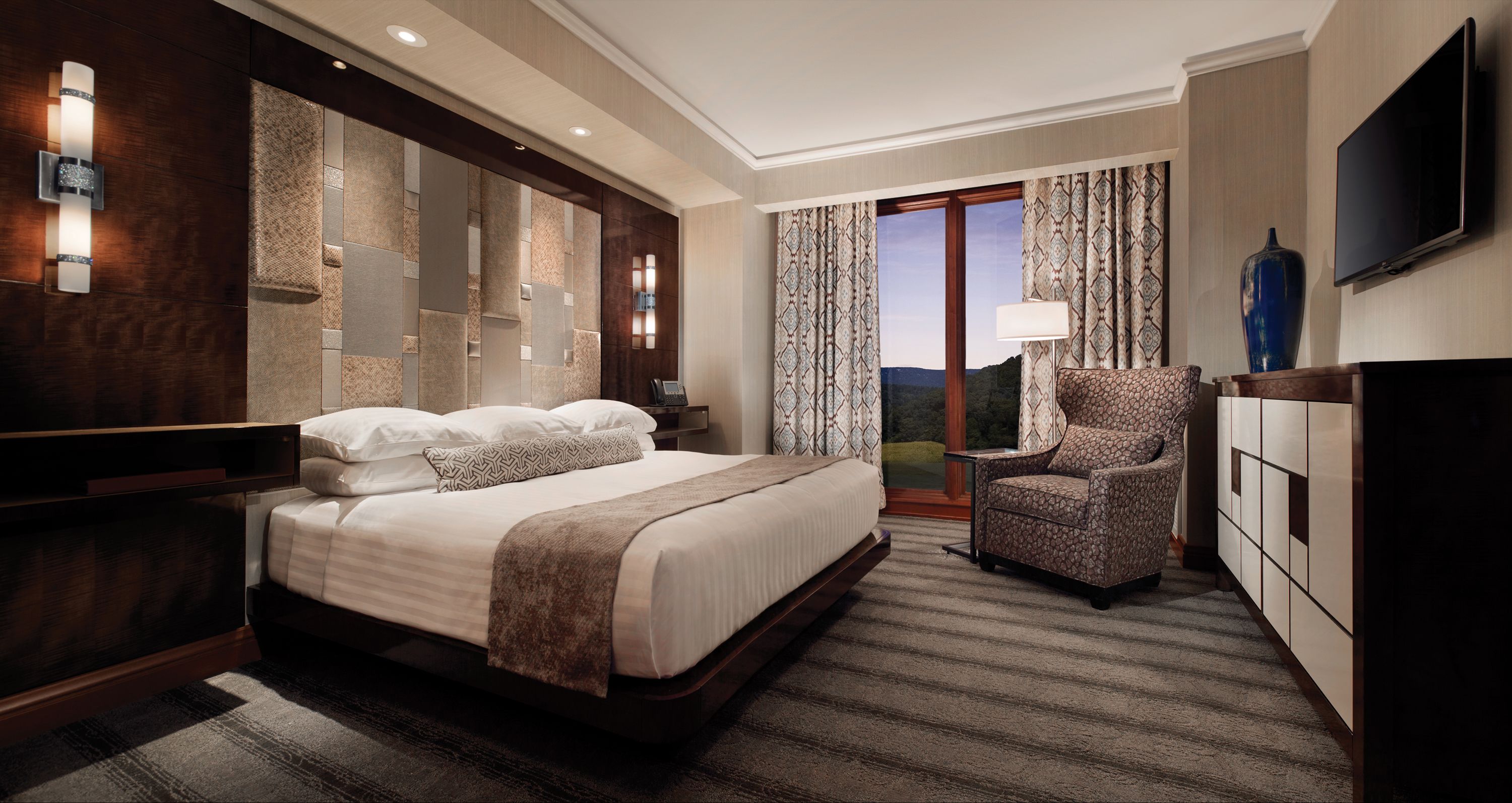 Premium bedding, pillow-top beds, minibar, in-room safe