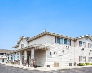 Exterior - Rodeway Inn & Suites Spokane East (Spokane Valley)