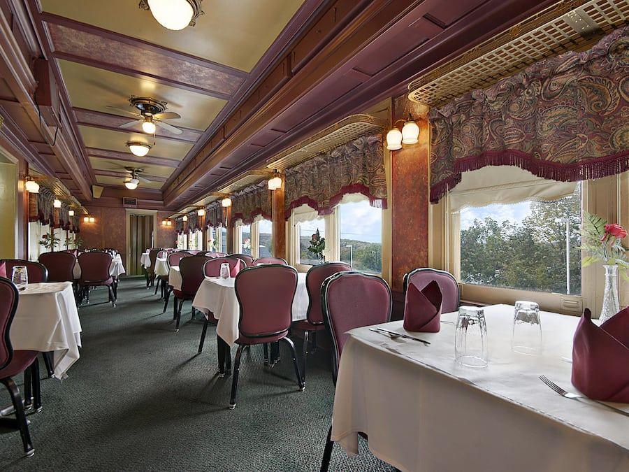 Lunch och middag serveras, njut av de goda smakerna från indiska köket.